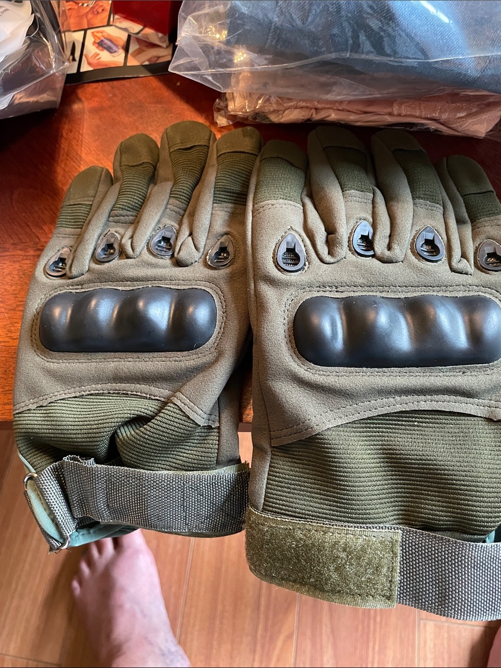 Men’s gloves size large